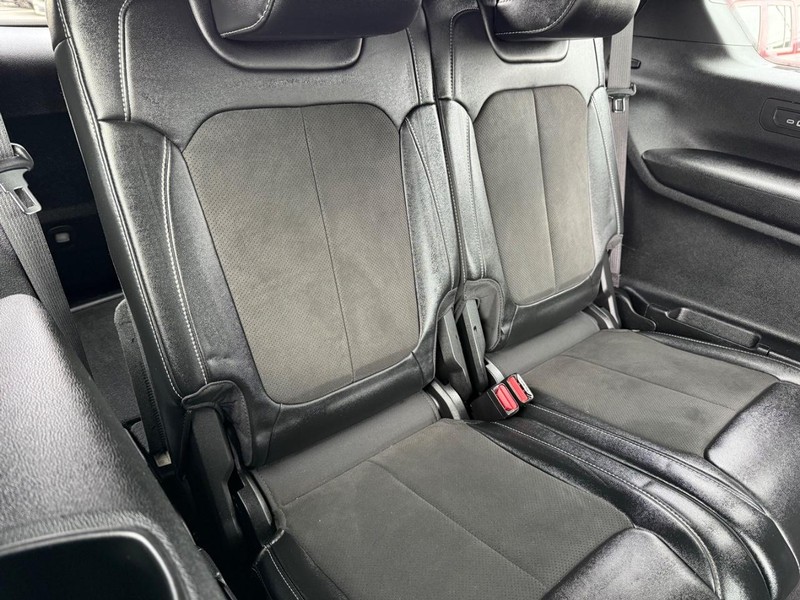 Jeep Grand Cherokee L Vehicle Image 12