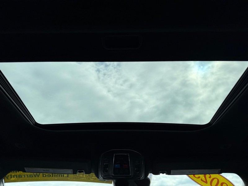 Jeep Grand Cherokee L Vehicle Image 13