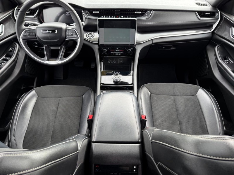 Jeep Grand Cherokee L Vehicle Image 14