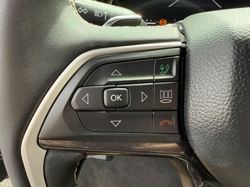 Jeep Grand Cherokee L Vehicle Image 16