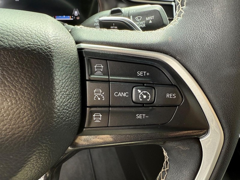 Jeep Grand Cherokee L Vehicle Image 17