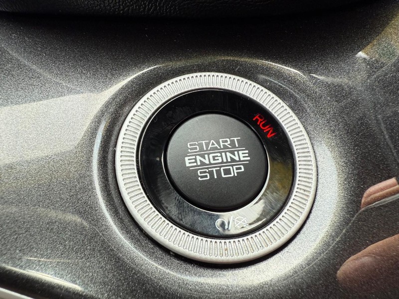 Jeep Grand Cherokee L Vehicle Image 18