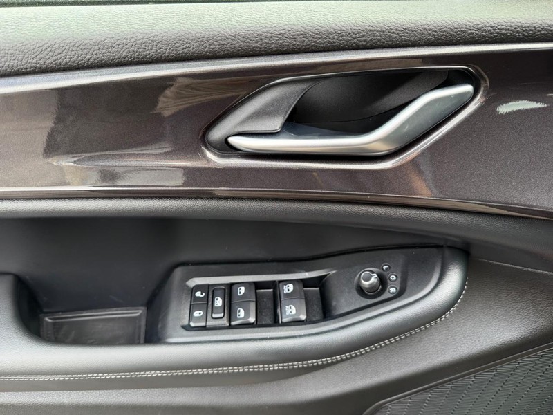 Jeep Grand Cherokee L Vehicle Image 28