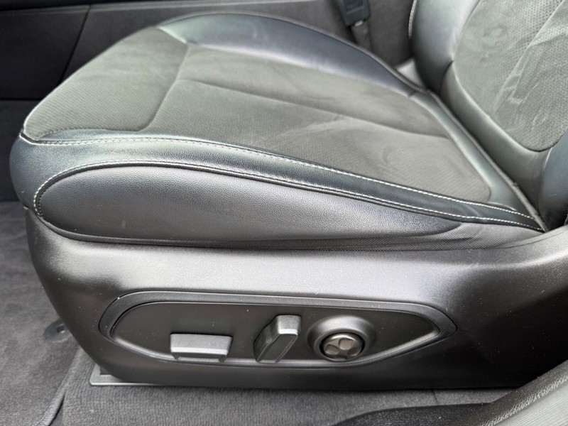 Jeep Grand Cherokee L Vehicle Image 29