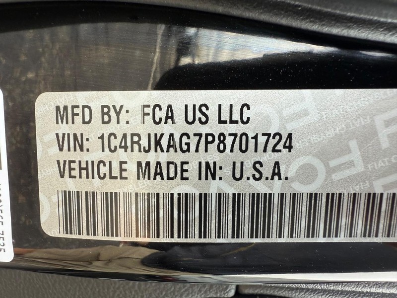 Jeep Grand Cherokee L Vehicle Image 30