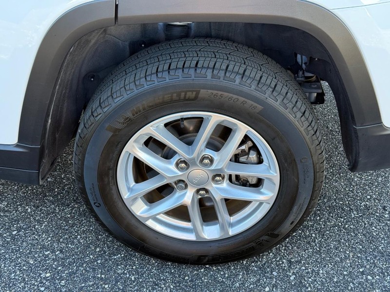 Jeep Grand Cherokee L Vehicle Image 06