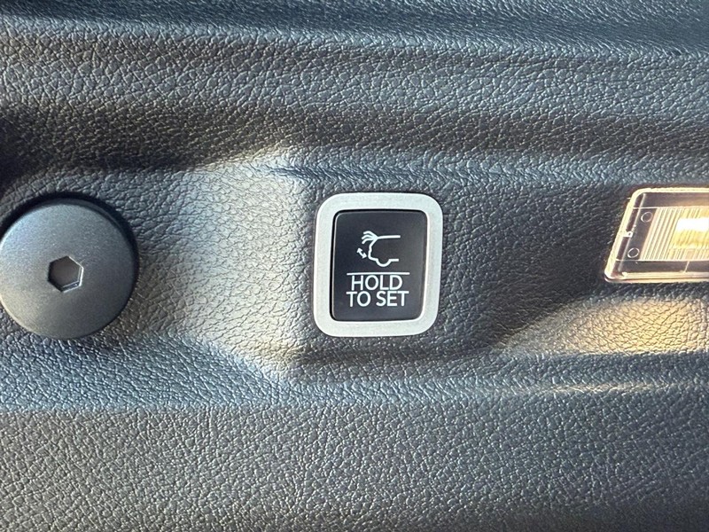 Jeep Grand Cherokee L Vehicle Image 08