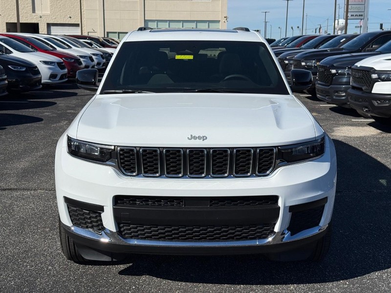 Jeep Grand Cherokee L Vehicle Image 10