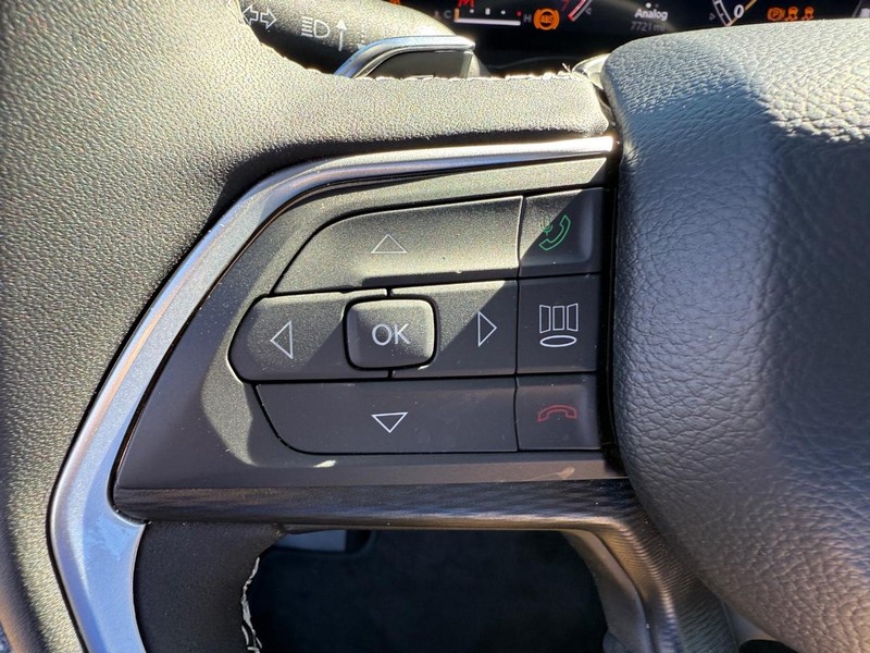 Jeep Grand Cherokee L Vehicle Image 16