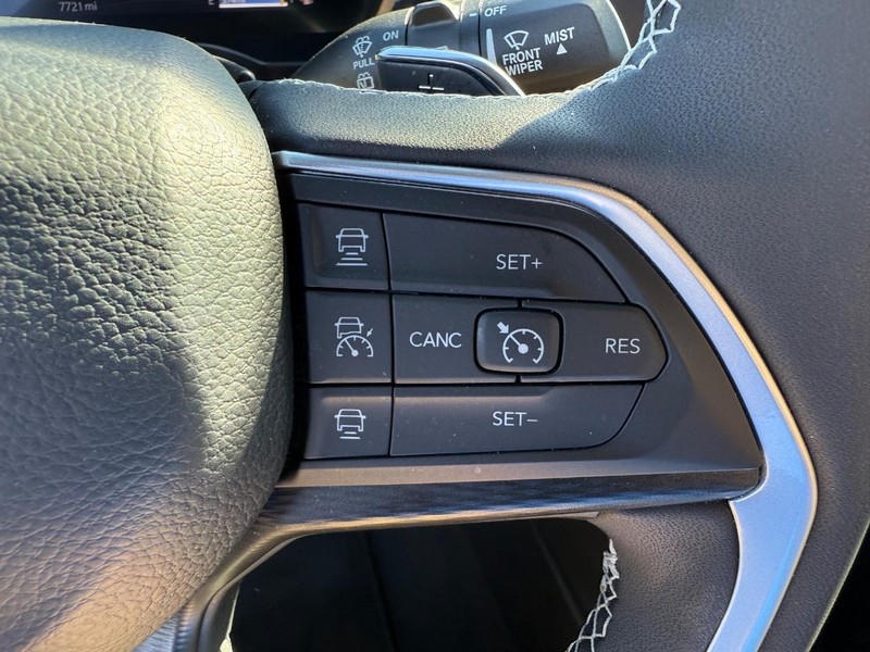 Jeep Grand Cherokee L Vehicle Image 17