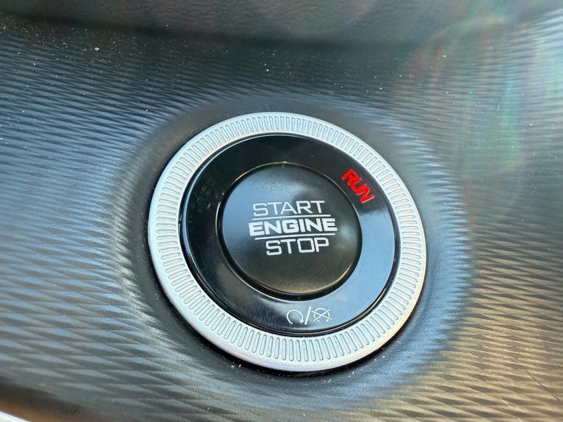 Jeep Grand Cherokee L Vehicle Image 18