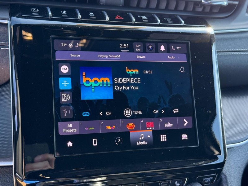 Jeep Grand Cherokee L Vehicle Image 20