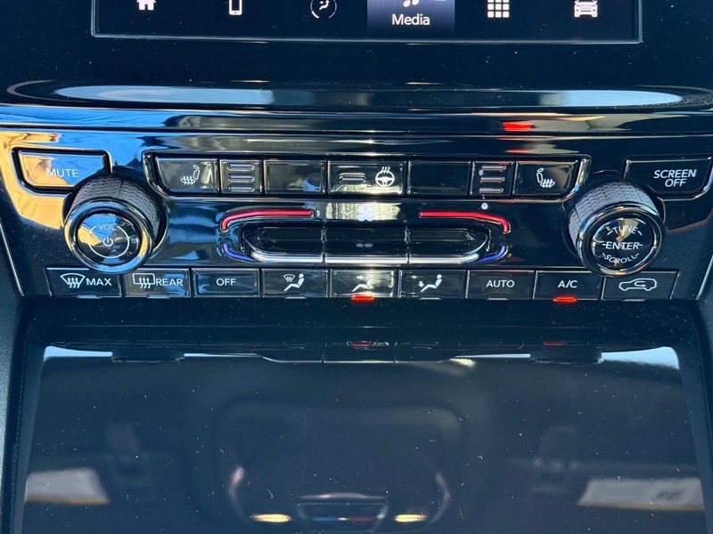 Jeep Grand Cherokee L Vehicle Image 22