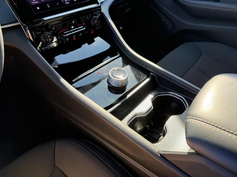 Jeep Grand Cherokee L Vehicle Image 23