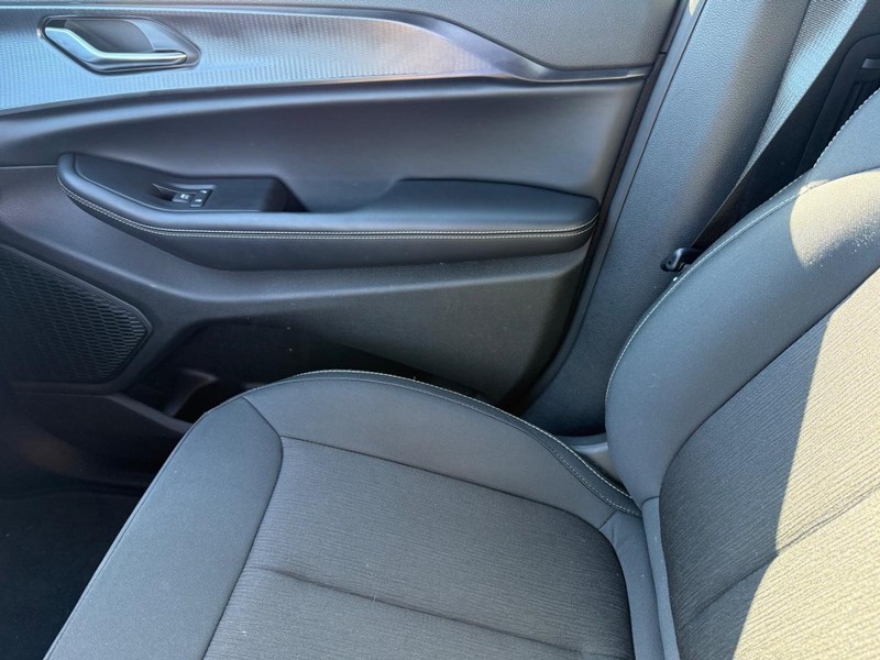 Jeep Grand Cherokee L Vehicle Image 24