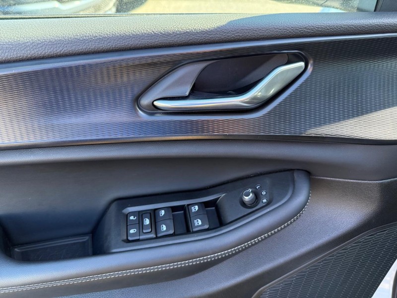 Jeep Grand Cherokee L Vehicle Image 27