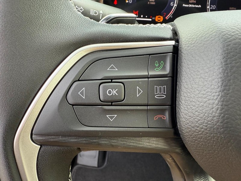 Jeep Grand Cherokee Vehicle Image 08