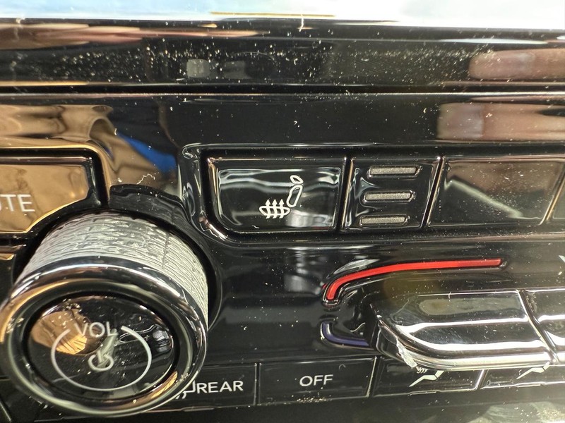 Jeep Grand Cherokee Vehicle Image 11