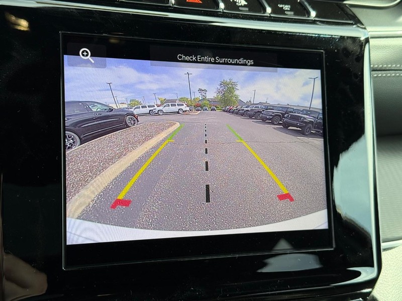 Jeep Grand Cherokee Vehicle Image 13