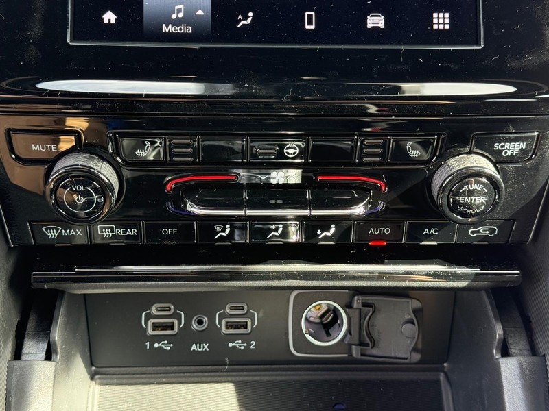 Jeep Grand Cherokee Vehicle Image 14