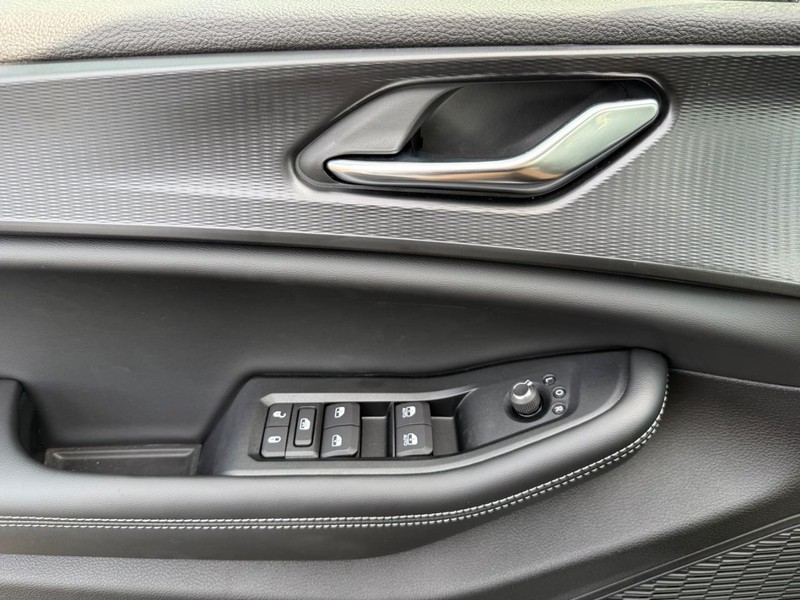 Jeep Grand Cherokee Vehicle Image 20