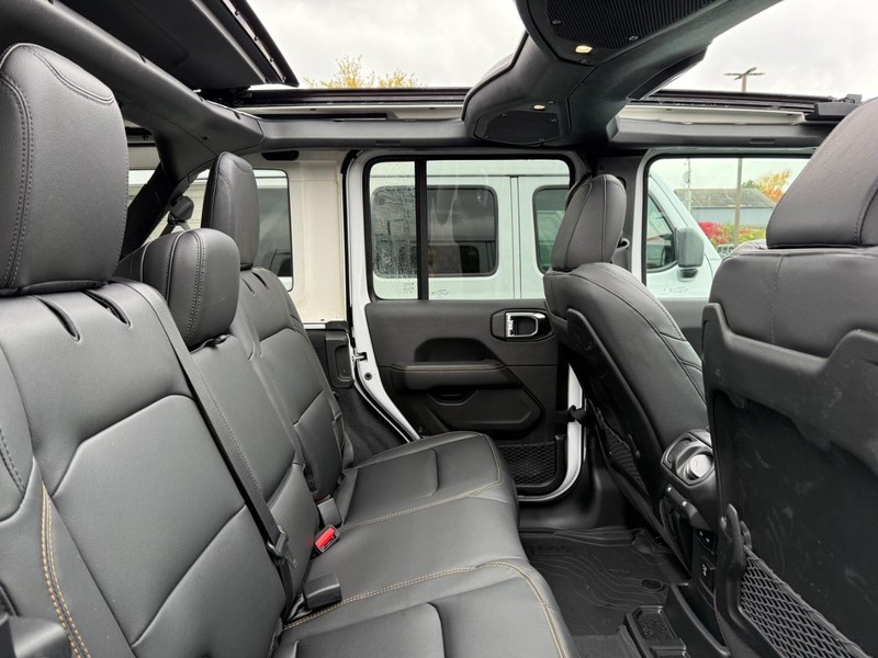 Jeep Wrangler Vehicle Image 04