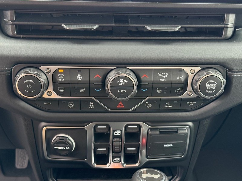 Jeep Wrangler Vehicle Image 14