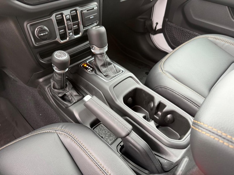 Jeep Wrangler Vehicle Image 15