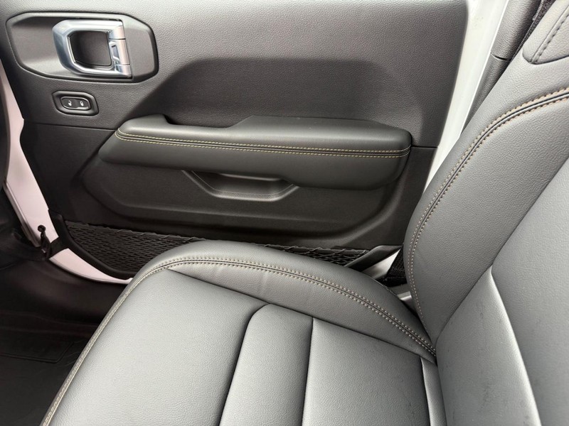 Jeep Wrangler Vehicle Image 16