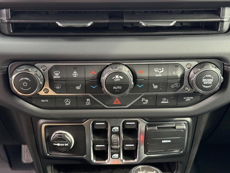 Jeep Wrangler Vehicle Image 14