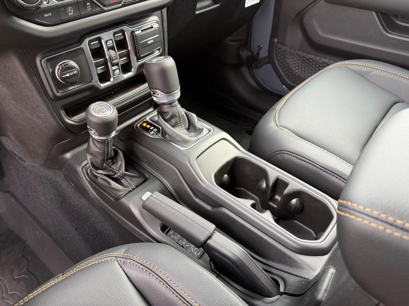 Jeep Wrangler Vehicle Image 15