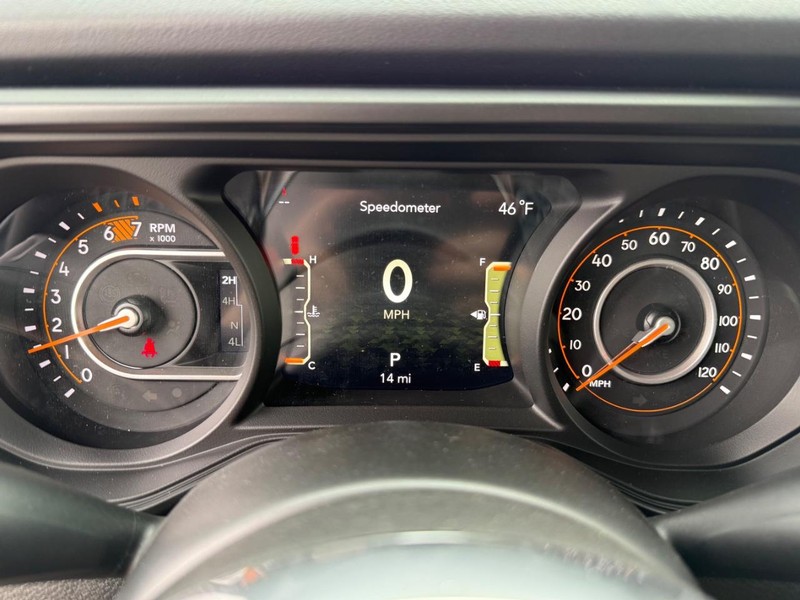 Jeep Wrangler Vehicle Image 18