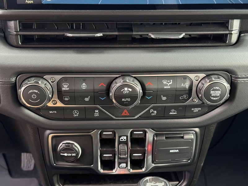 Jeep Wrangler Vehicle Image 14