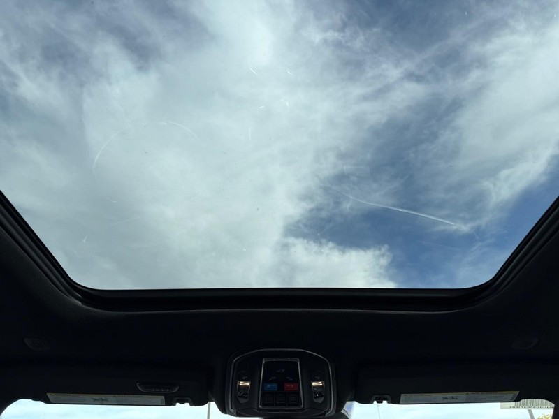 Jeep Grand Cherokee Vehicle Image 05