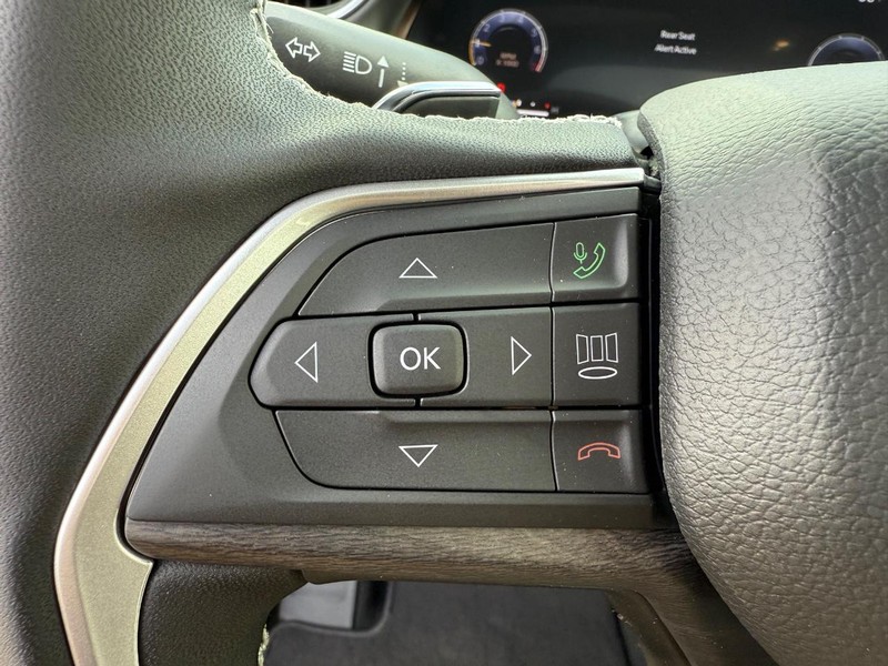 Jeep Grand Cherokee Vehicle Image 08