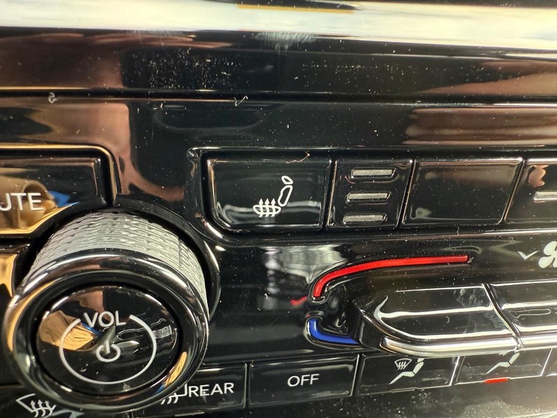 Jeep Grand Cherokee Vehicle Image 11