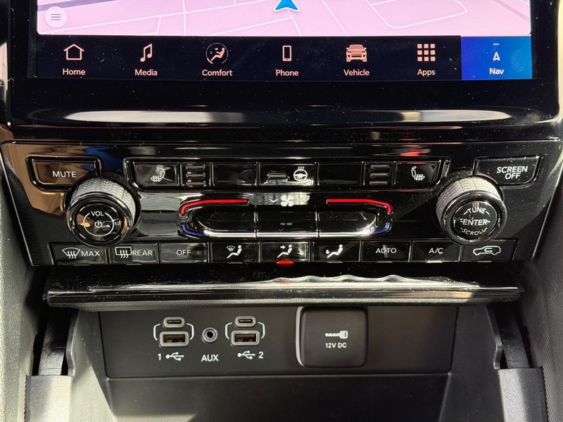 Jeep Grand Cherokee Vehicle Image 14