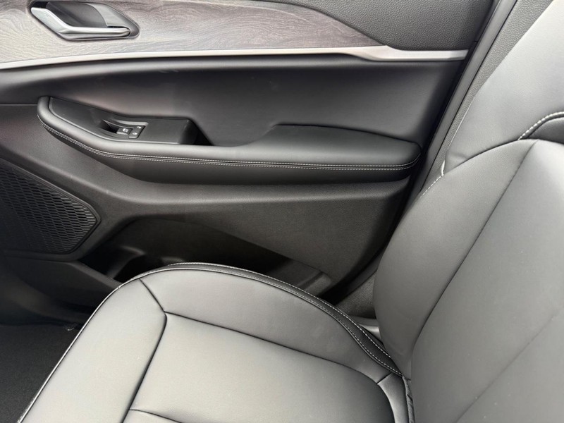 Jeep Grand Cherokee Vehicle Image 16