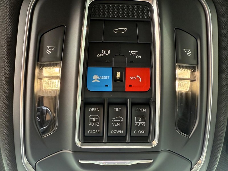 Jeep Grand Cherokee Vehicle Image 17