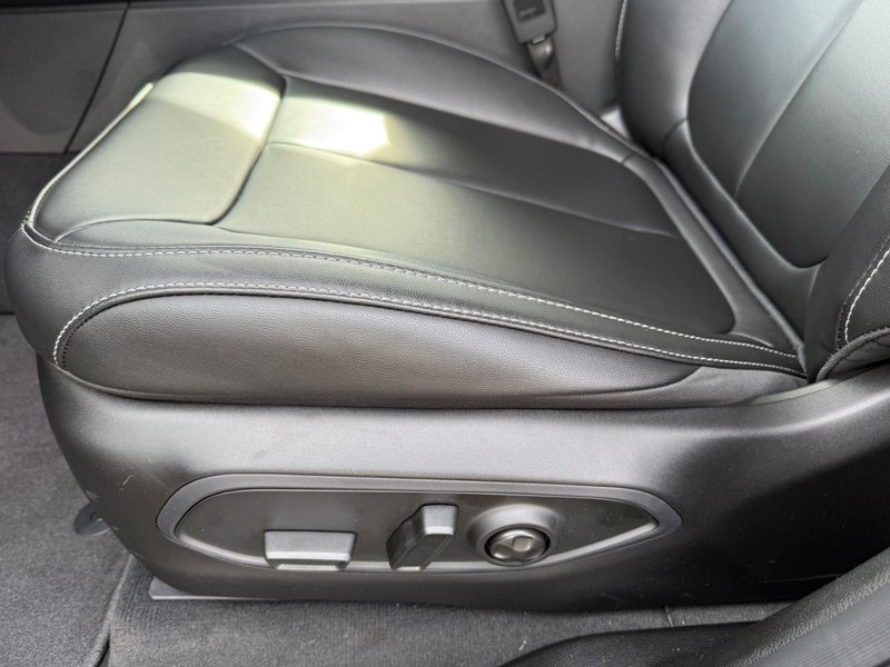 Jeep Grand Cherokee Vehicle Image 21