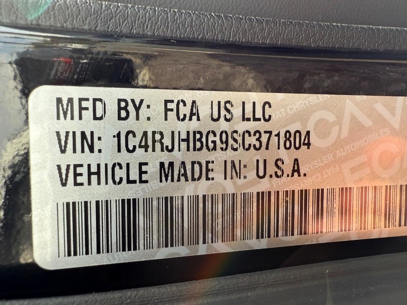 Jeep Grand Cherokee Vehicle Image 22