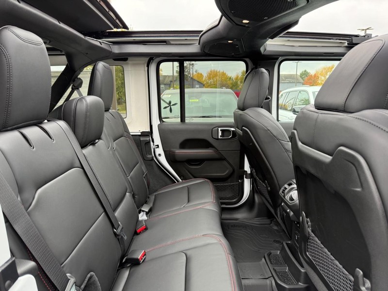 Jeep Wrangler Vehicle Image 04