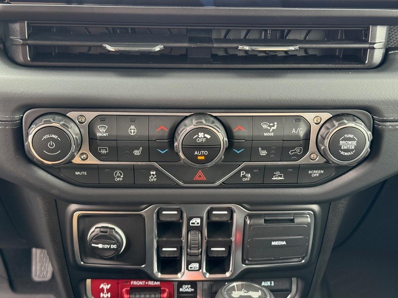 Jeep Wrangler Vehicle Image 14