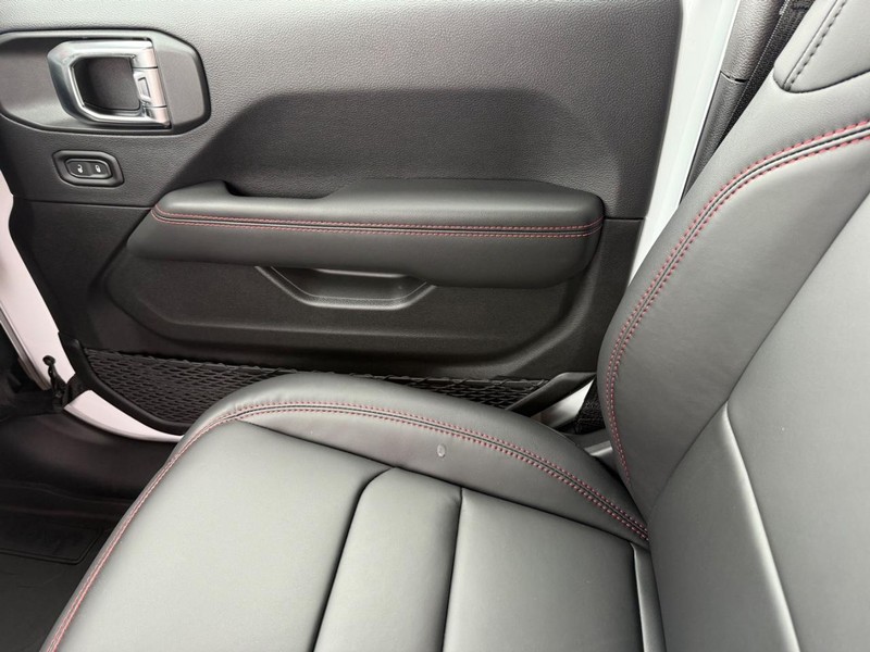 Jeep Wrangler Vehicle Image 16