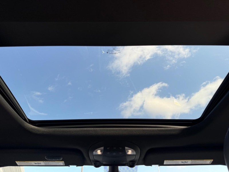 Chrysler Pacifica Vehicle Image 06