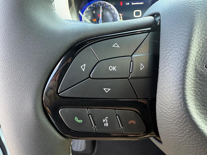 Chrysler Pacifica Vehicle Image 09