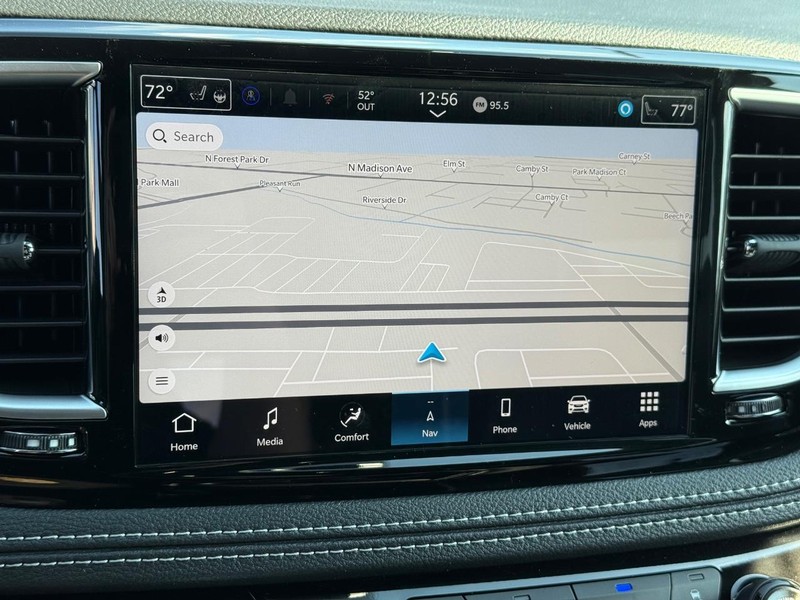 Chrysler Pacifica Vehicle Image 12