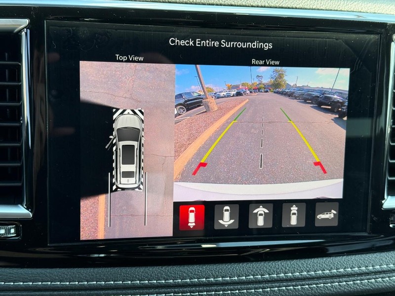 Chrysler Pacifica Vehicle Image 13