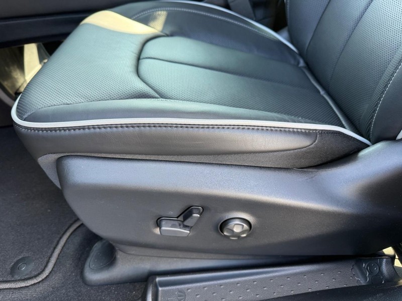 Chrysler Pacifica Vehicle Image 20