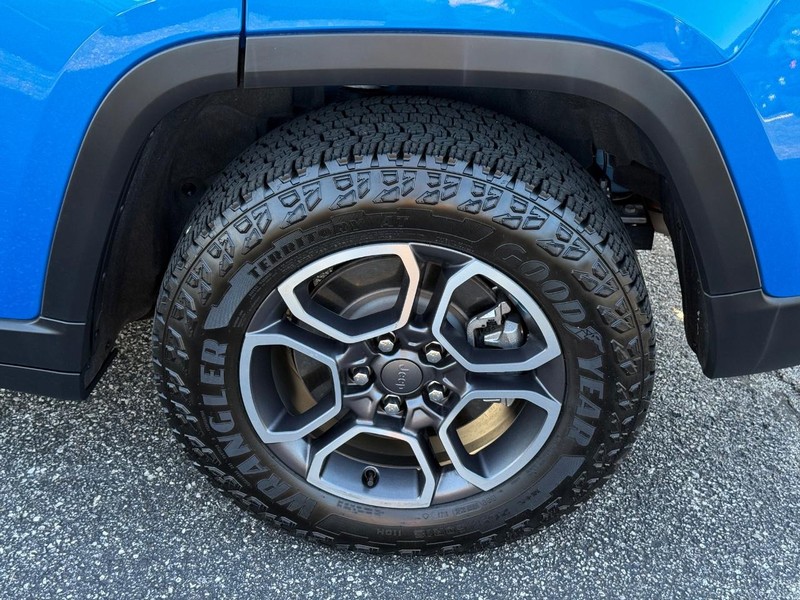 Jeep Grand Cherokee 4xe Vehicle Image 06